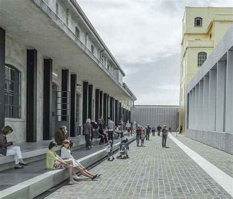 fondazione prada milano pavimento esterno legno|Fondazione Prada a Milano: storia e progetto .